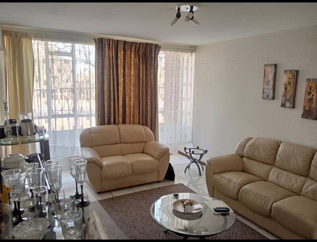 2 BEDROOM SECTIONAL TITLE FOR SALE IN PARKDENE